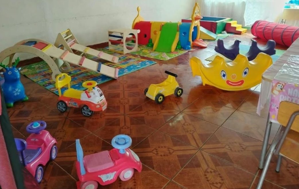 Resbalines, autitos y juegos didácticos de la plaza blanda
